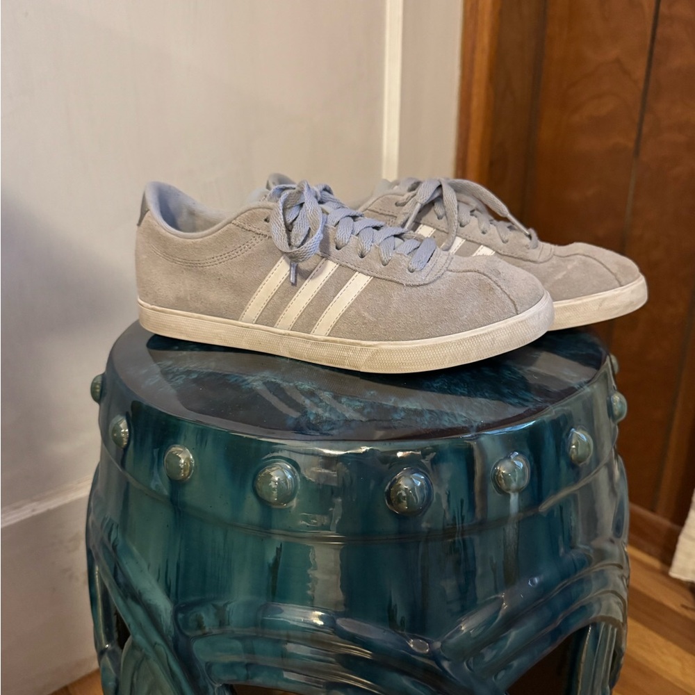 Adidas Women's Light Gray Sneakers